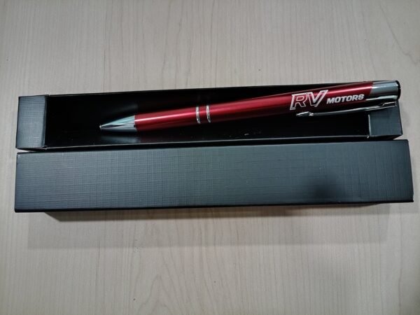 Lapicera metálica, tinta negra