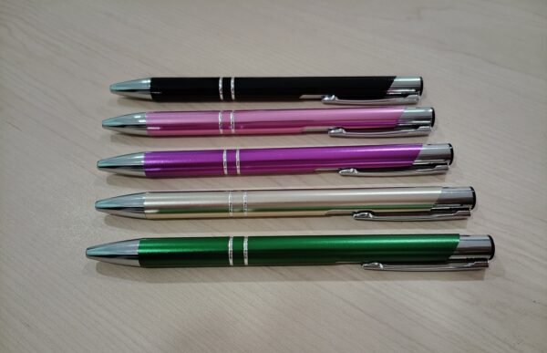 Lapicera metálica, tinta azul