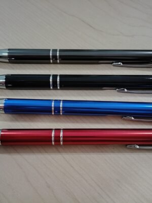 Lapicera metálica, tinta negra