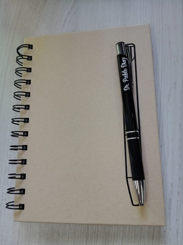 Libreta con lapicera