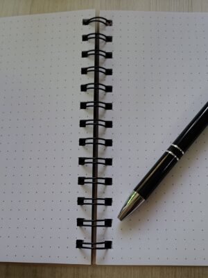 Libreta con lapicera