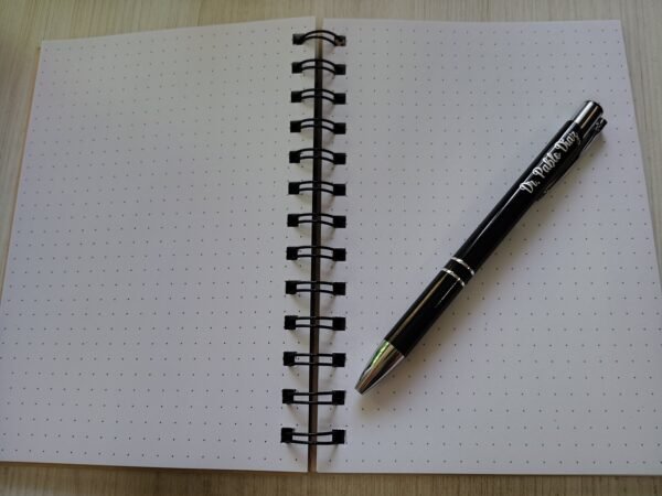 Libreta con lapicera